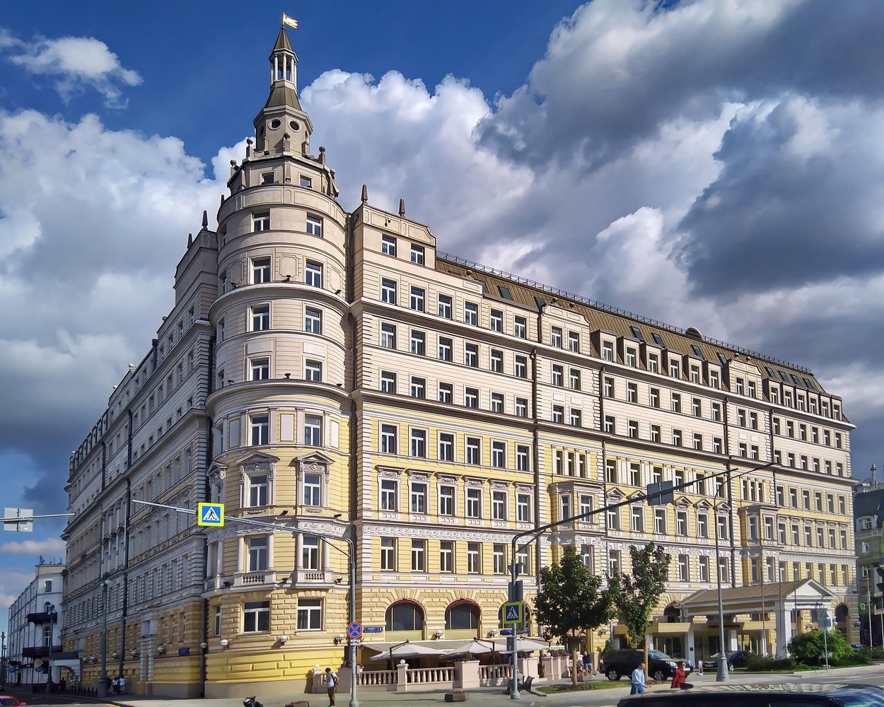 Москва, Улица Балчуг, 1 / Садовническая улица, 1