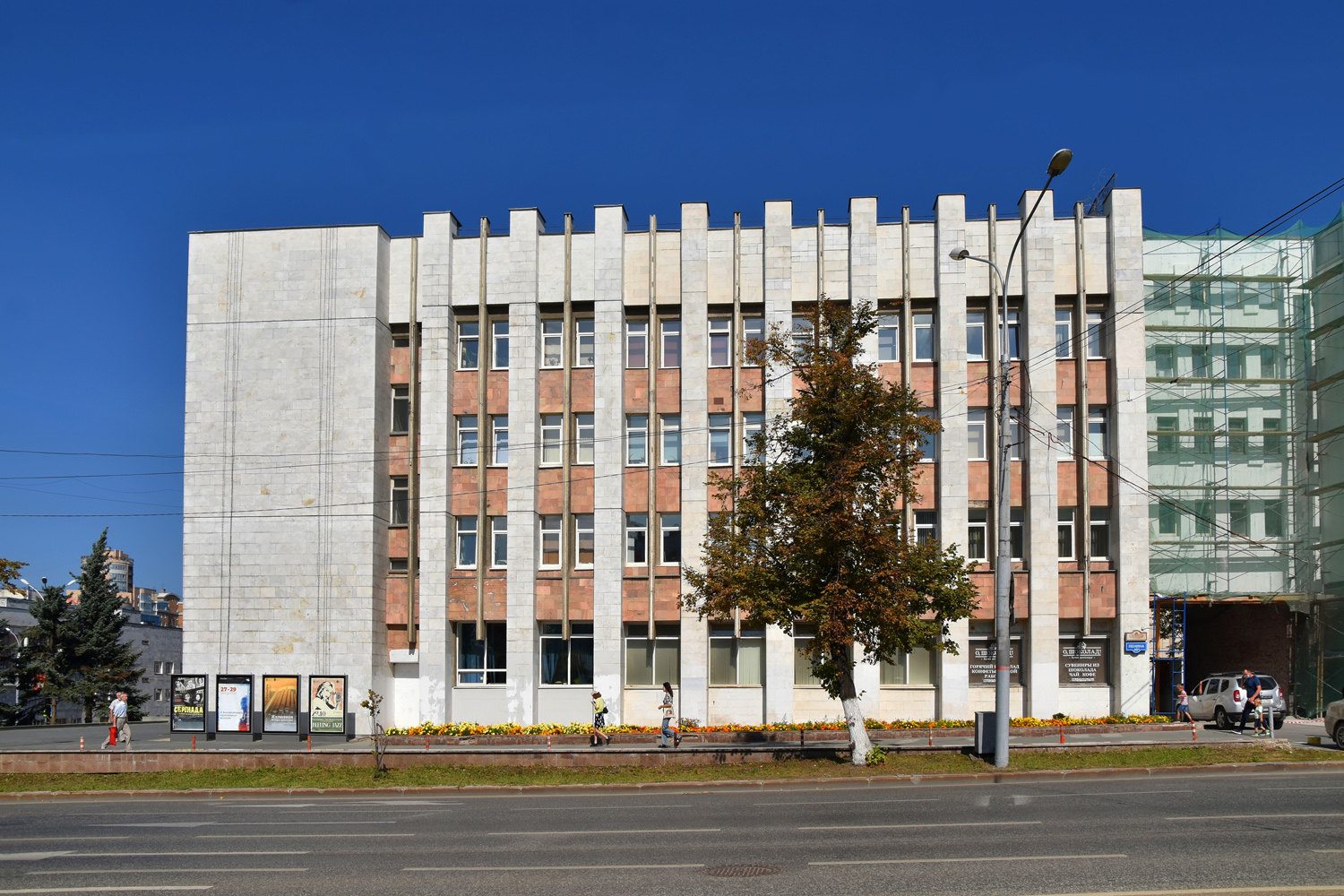 Пермь, Улица Куйбышева, 14 / Петропавловская улица, 56А