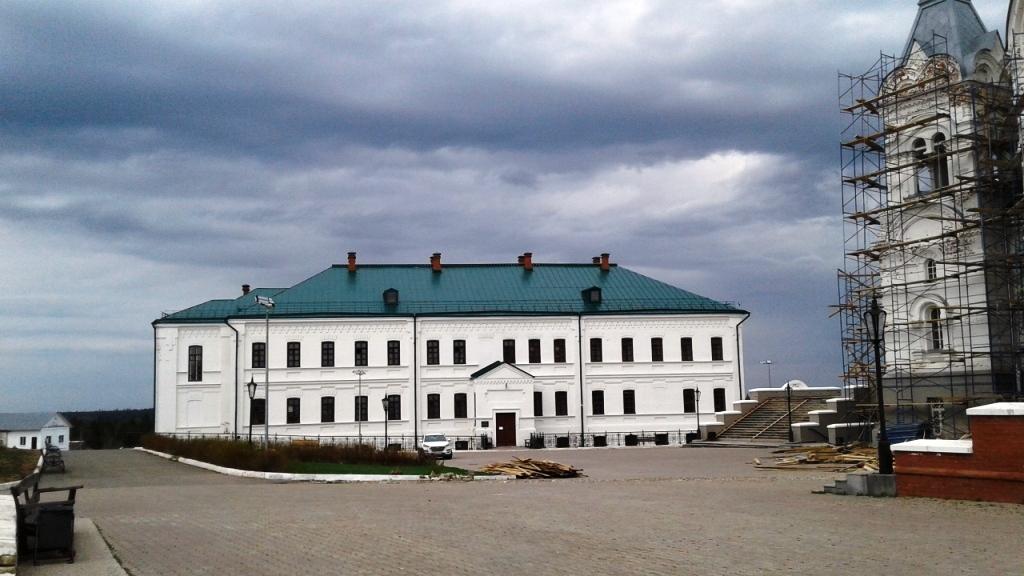 Кунгурский муниципальный округ, прочие н.п., Дер. Белая Гора, братский корпус №1