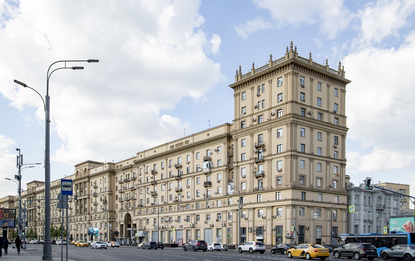 Москва, Садовая-Черногрязская улица, 13 стр. 1; Старая Басманная улица, 13 стр. 3