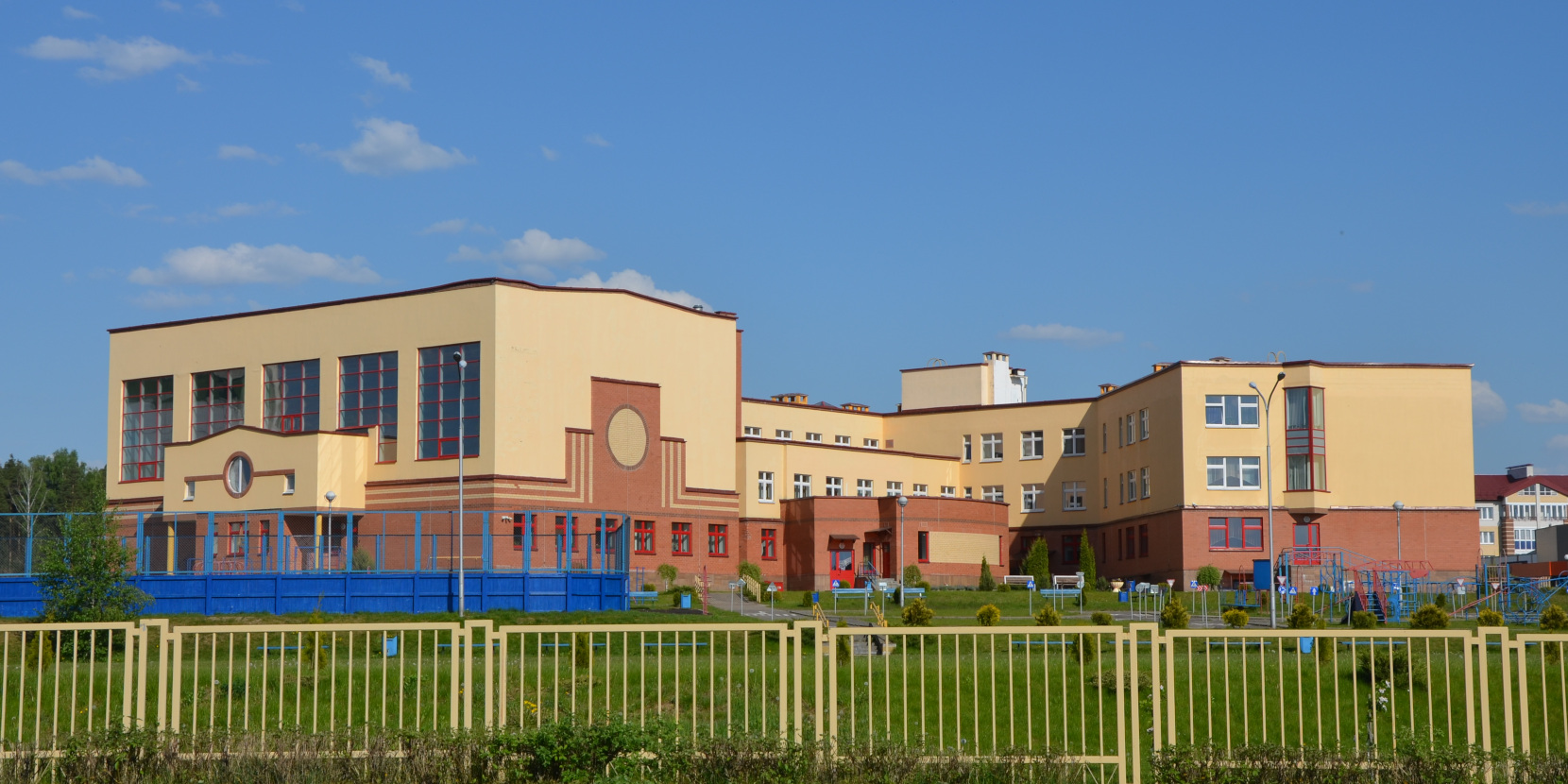 Островец, Улица Строителей, 8 Островец, Улица Строителей, 8