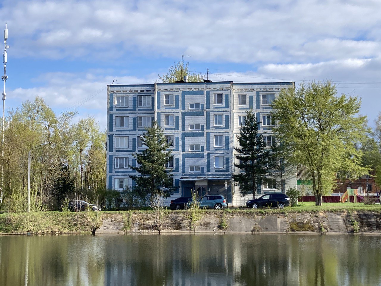 Сергиев Посад, Микрорайон Семхоз, Парковая улица, 17