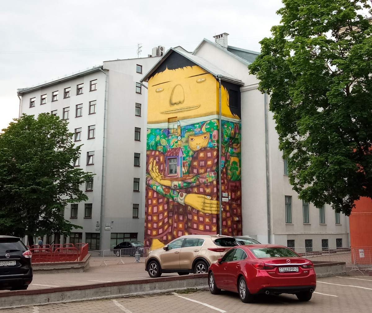 Минск, Улица Энгельса, 34А корп. 2; Улица Энгельса, 34А корп. 1. Монументальное искусство (мозаики, росписи, барельефы, сграфито)