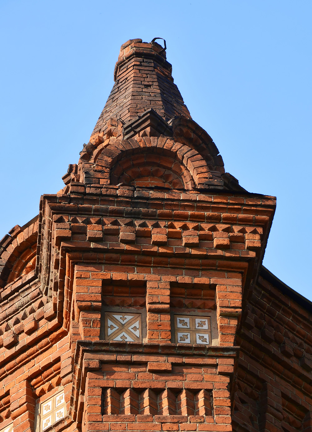 Пермь, петропавловская улица, 23 / Улица 25 Октября, 10