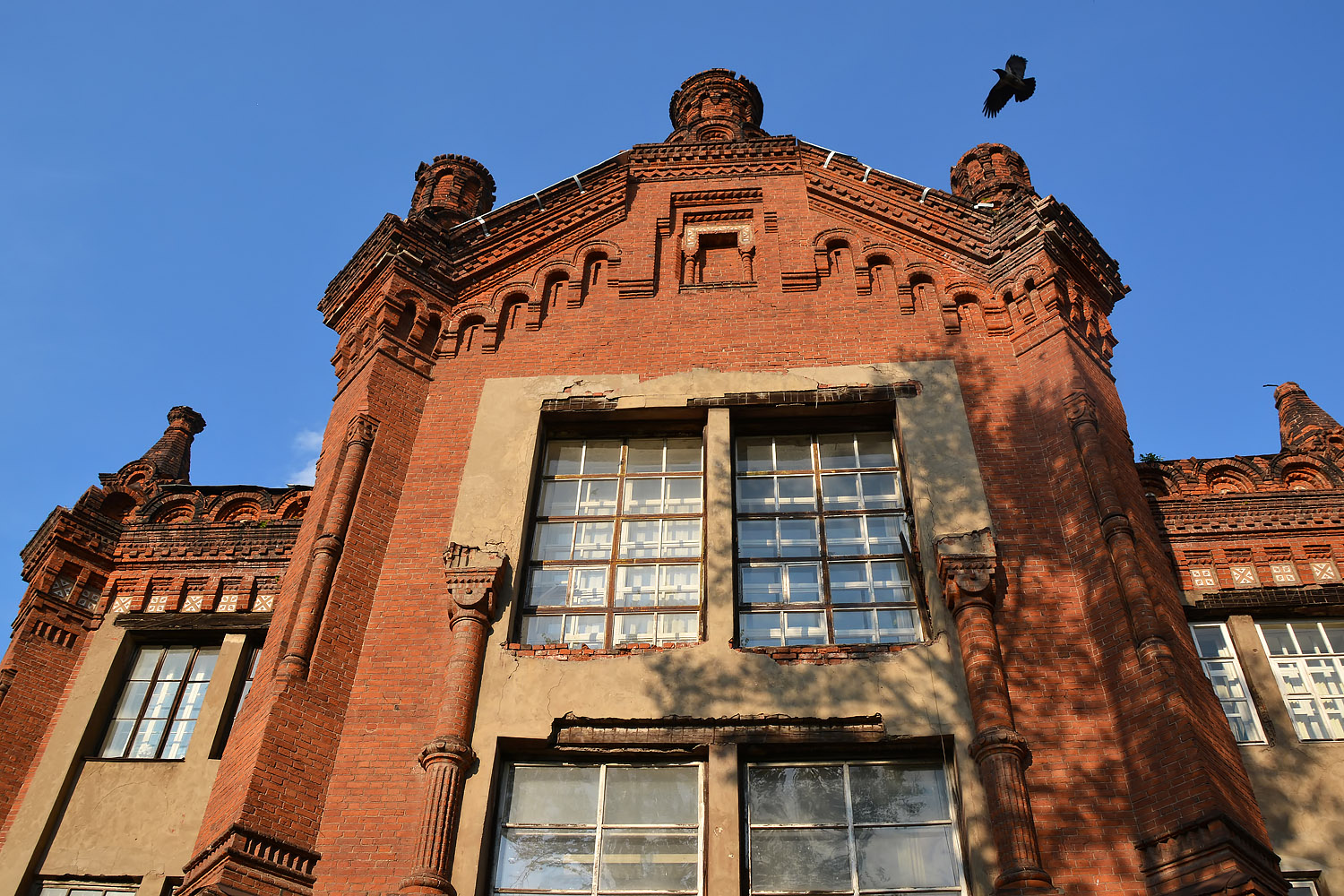 Пермь, петропавловская улица, 23 / Улица 25 Октября, 10