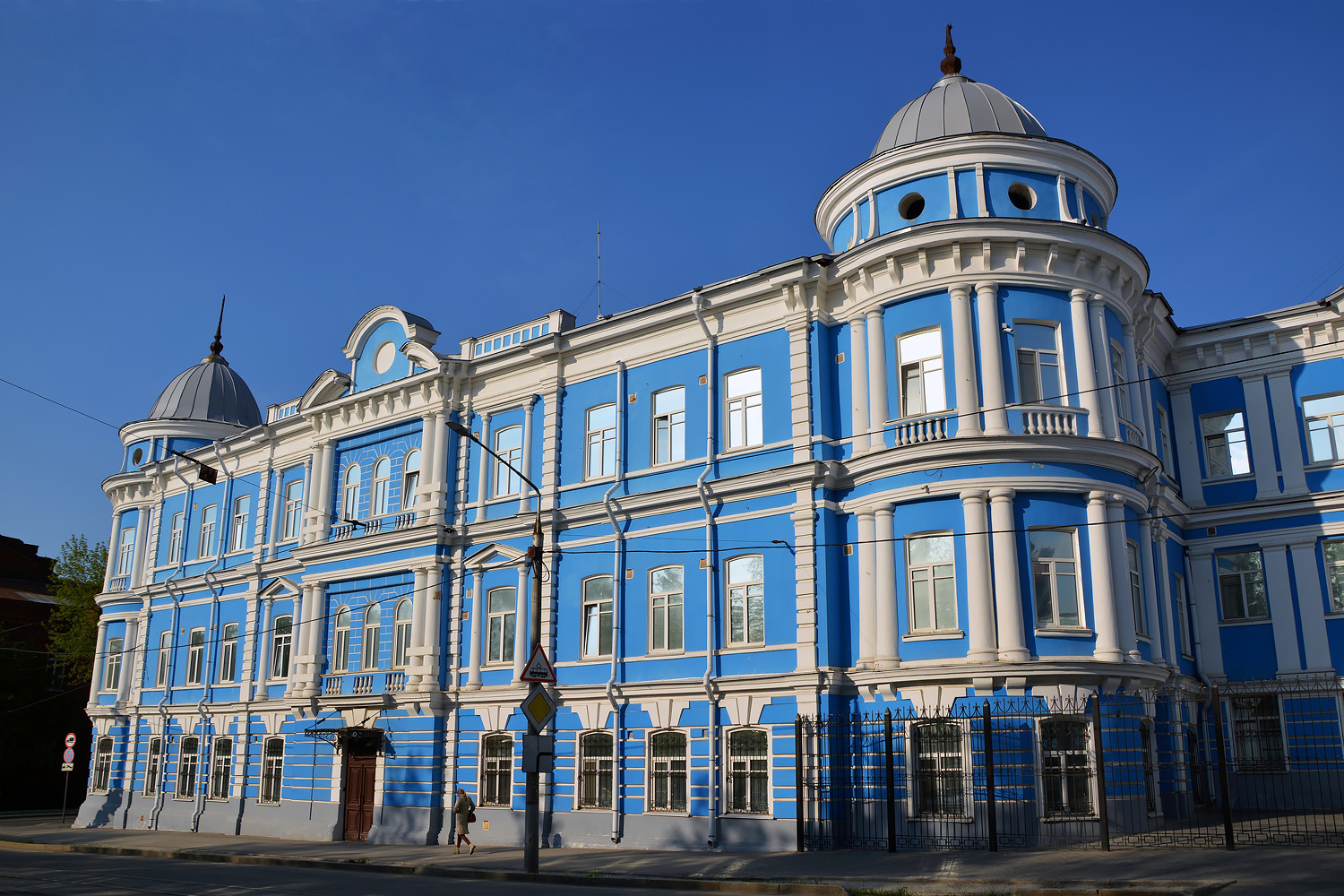 Пермь, петропавловская улица, 24 / Улица 25 Октября, 12