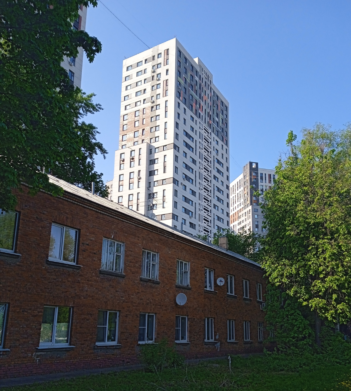 Sosenskoye settlement, Пос. Коммунарка, 24; пос. Коммунарка, Фитарёвская улица, 17