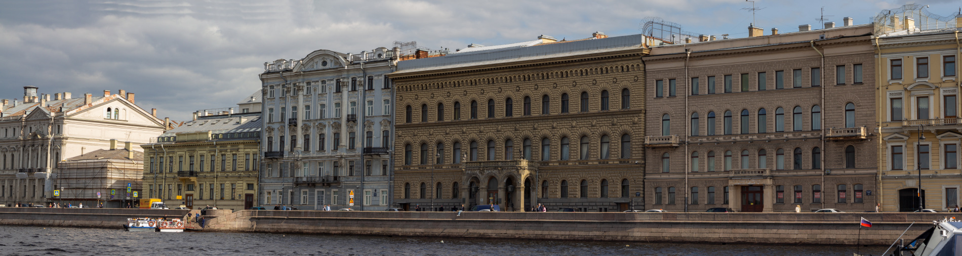 Sankt Petersburg, Дворцовая набережная, 28; Дворцовая набережная, 26 / Миллионная улица, 27; Дворцовая набережная, 24; Дворцовая набережная, 22 / Мошков переулок, 1; Дворцовая набережная, 18 / Миллионная улица, 19