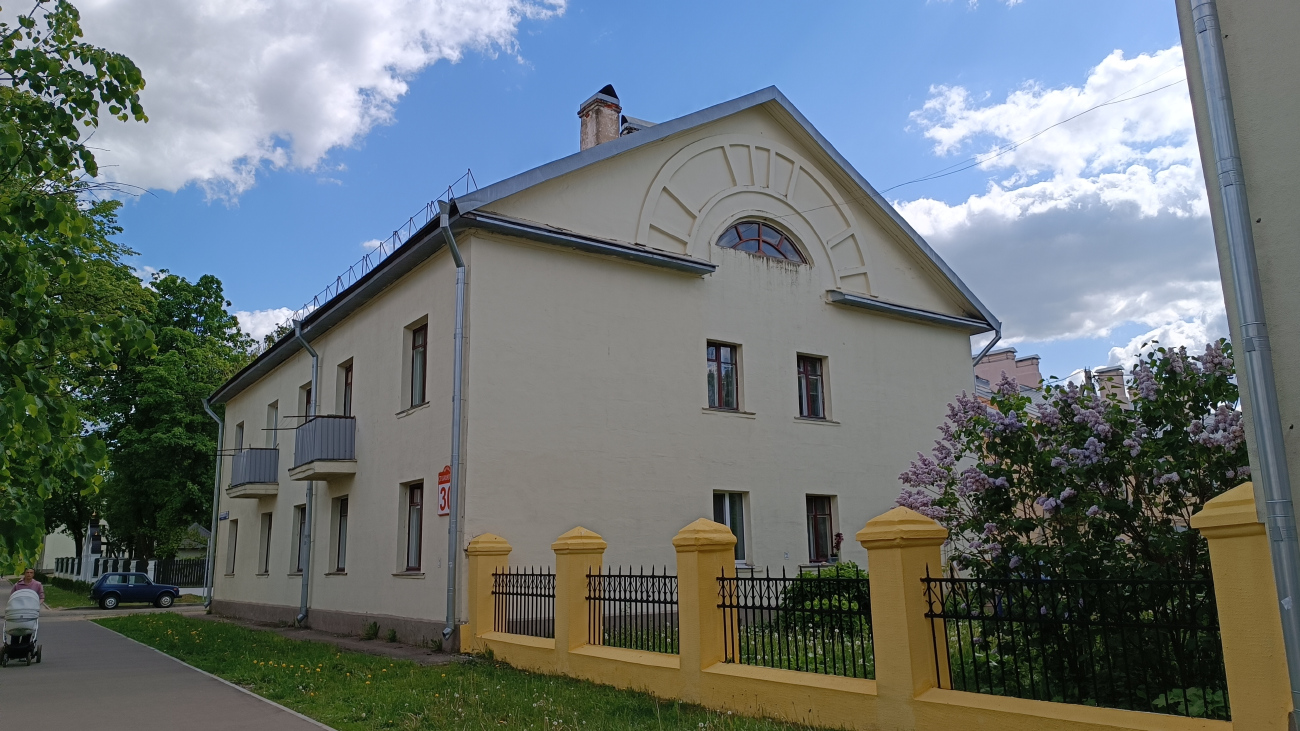 Минск, Стахановская улица, 30 / Ученический переулок, 11