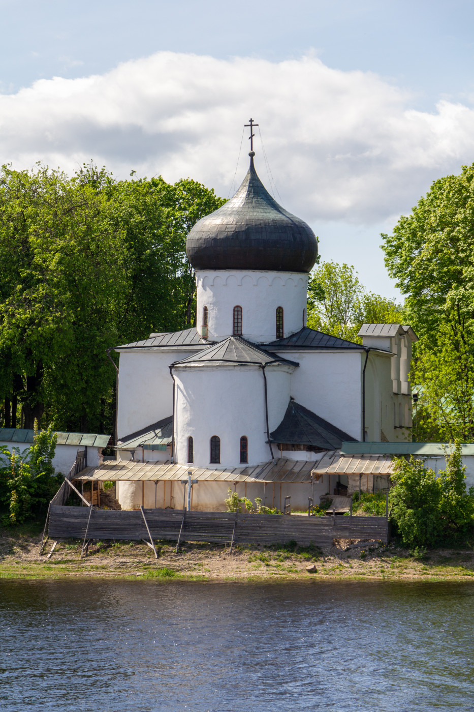 Псков, Мирожская набережная, 2
