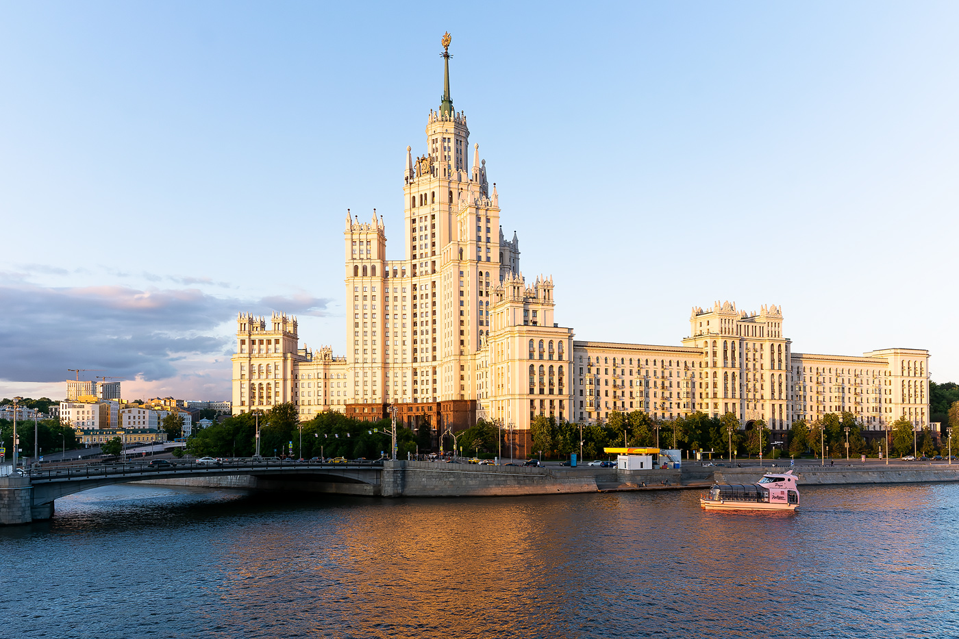 Moscow, Котельническая набережная, Малый Устьинский мост; Котельническая набережная, 1/15