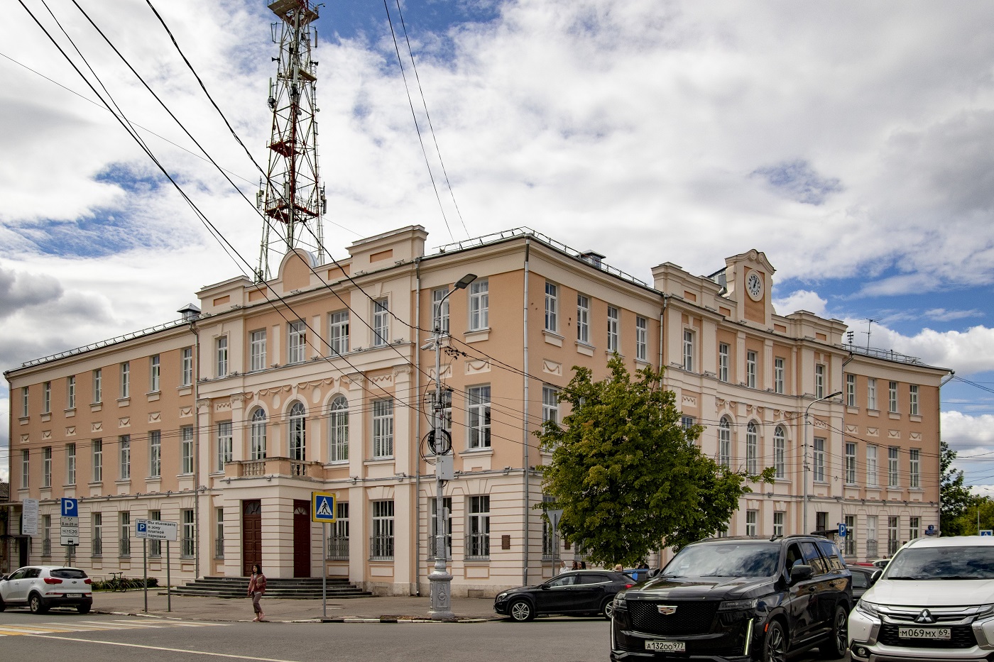 Тверь, Площадь Михаила Тверского, 2 / Новоторжская улица, 24 Тверь, Площадь Михаила Тверского, 2 / Новоторжская улица, 24