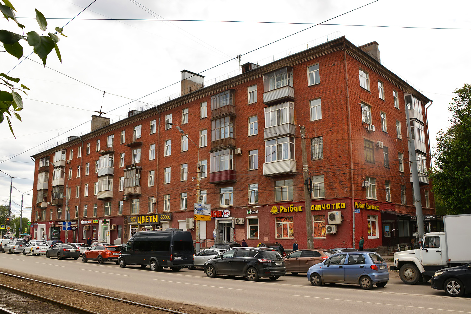 Пермь, Улица Куйбышева, 107 / Улица Чкалова, 42
