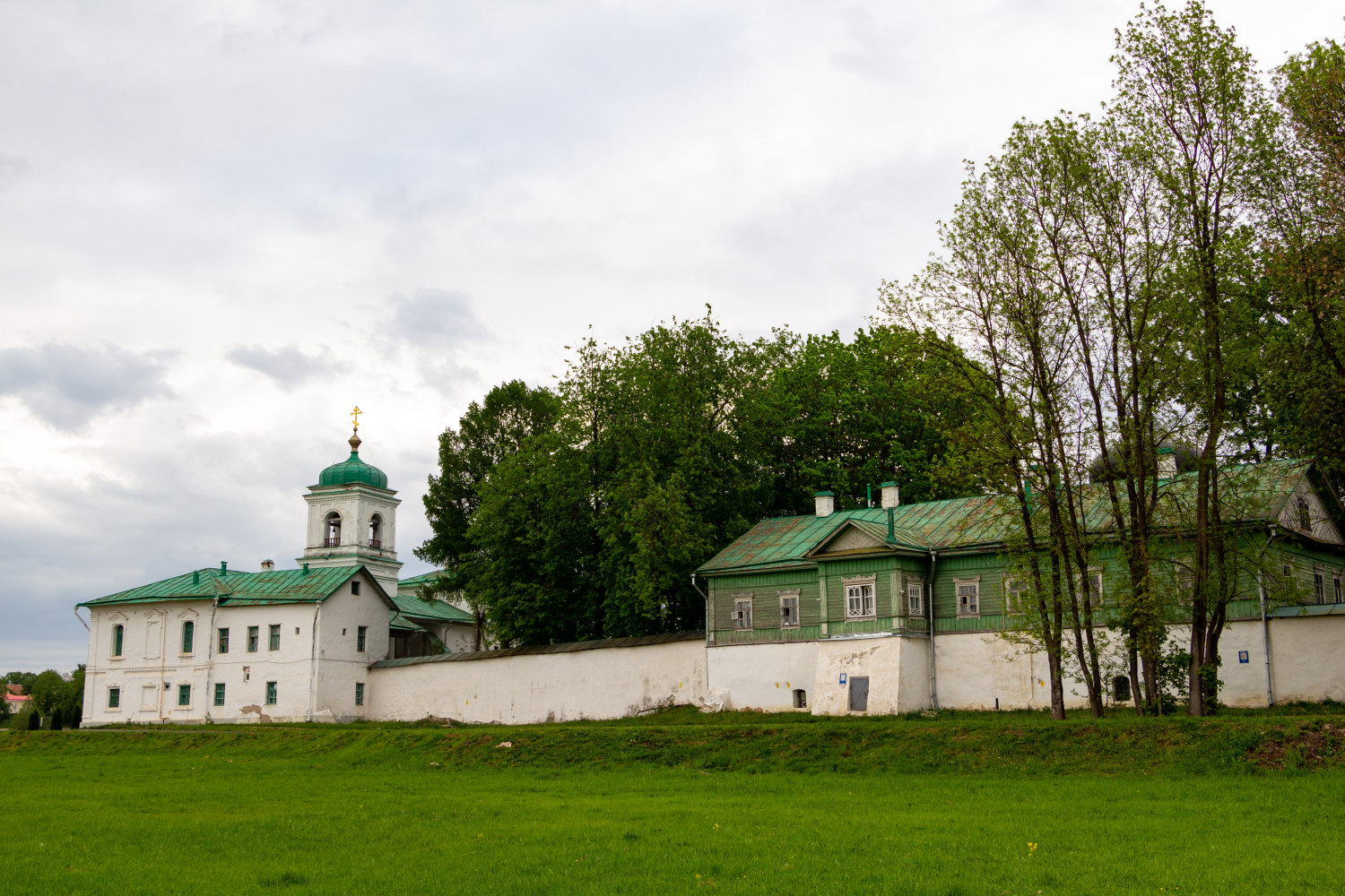 Псков, Мирожская набережная, 1; Мирожская набережная, 3