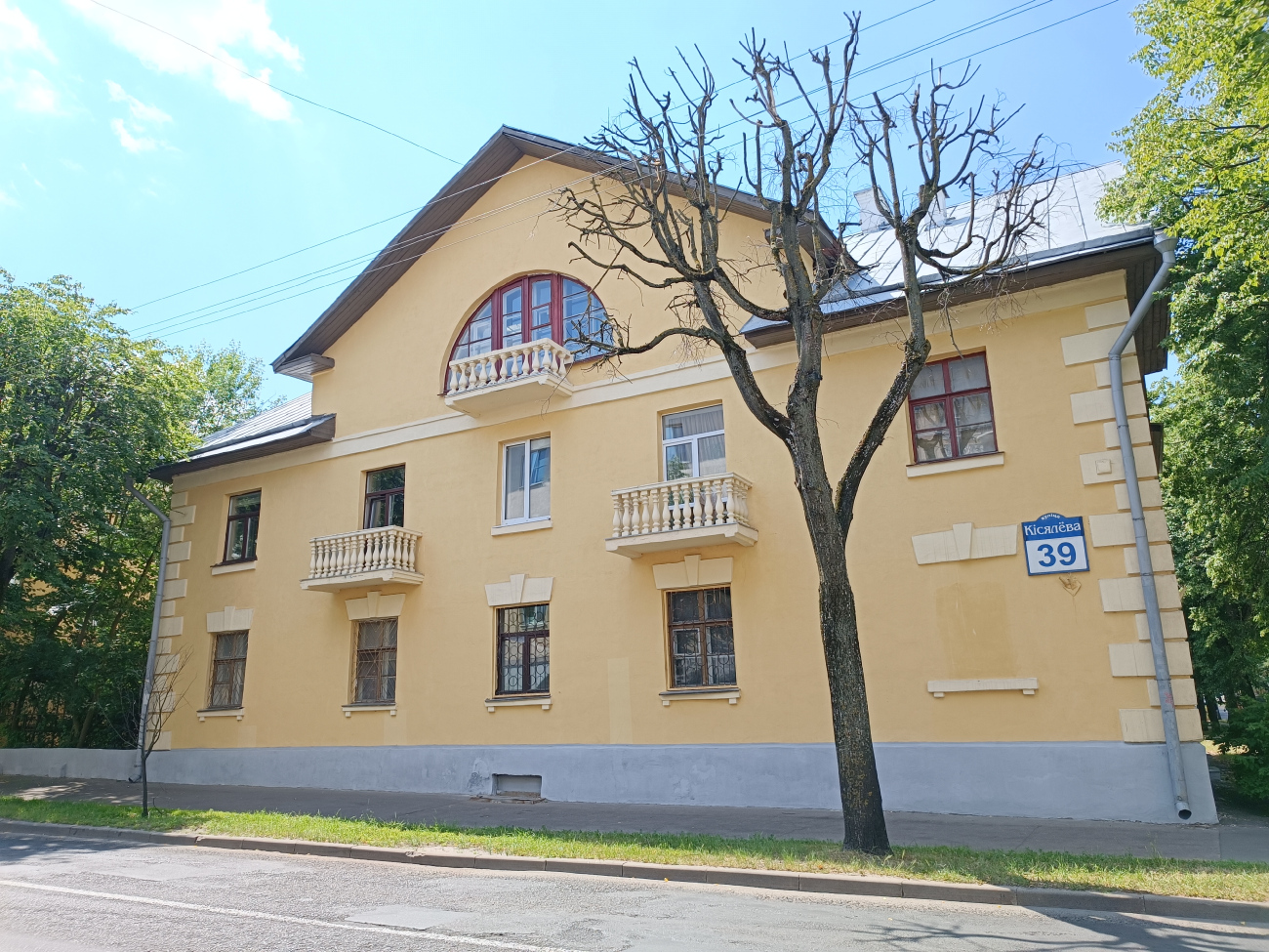 Минск, Улица Киселёва, 39 / Улица Чичерина, 16