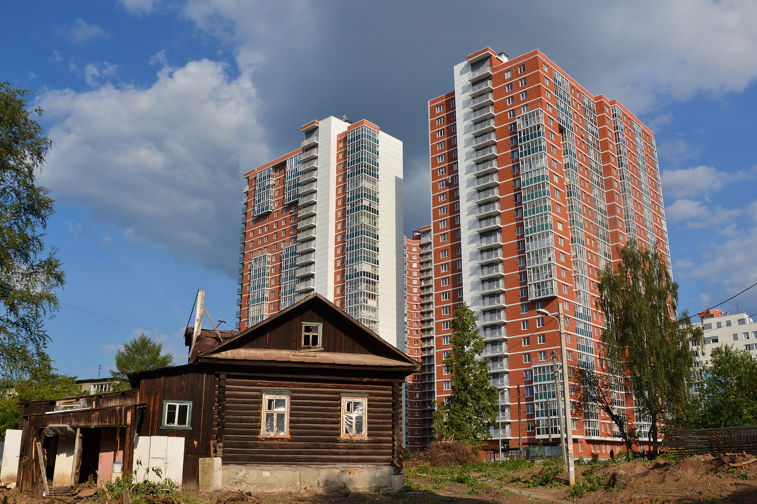 Пермь, Улица Уральских партизан, 4; Улица Крылова, 15; Улица Крылова, 17