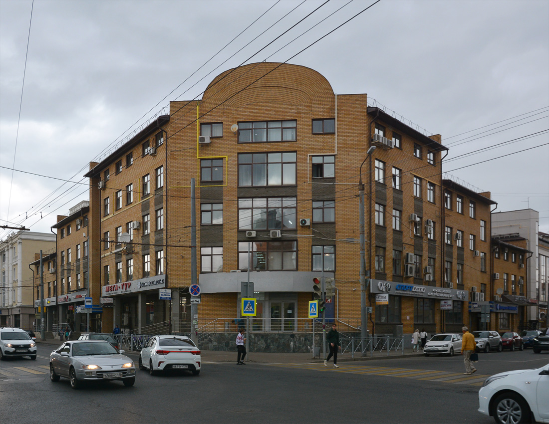 Казань, Московская улица, 31 / Улица Тази Гиззата, 6