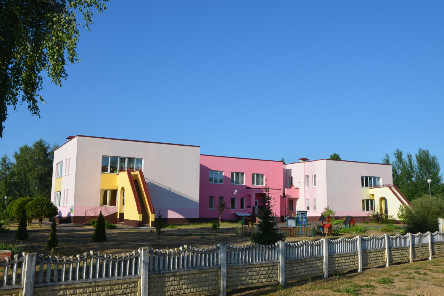 Мали, Октябрьская улица, 2Б