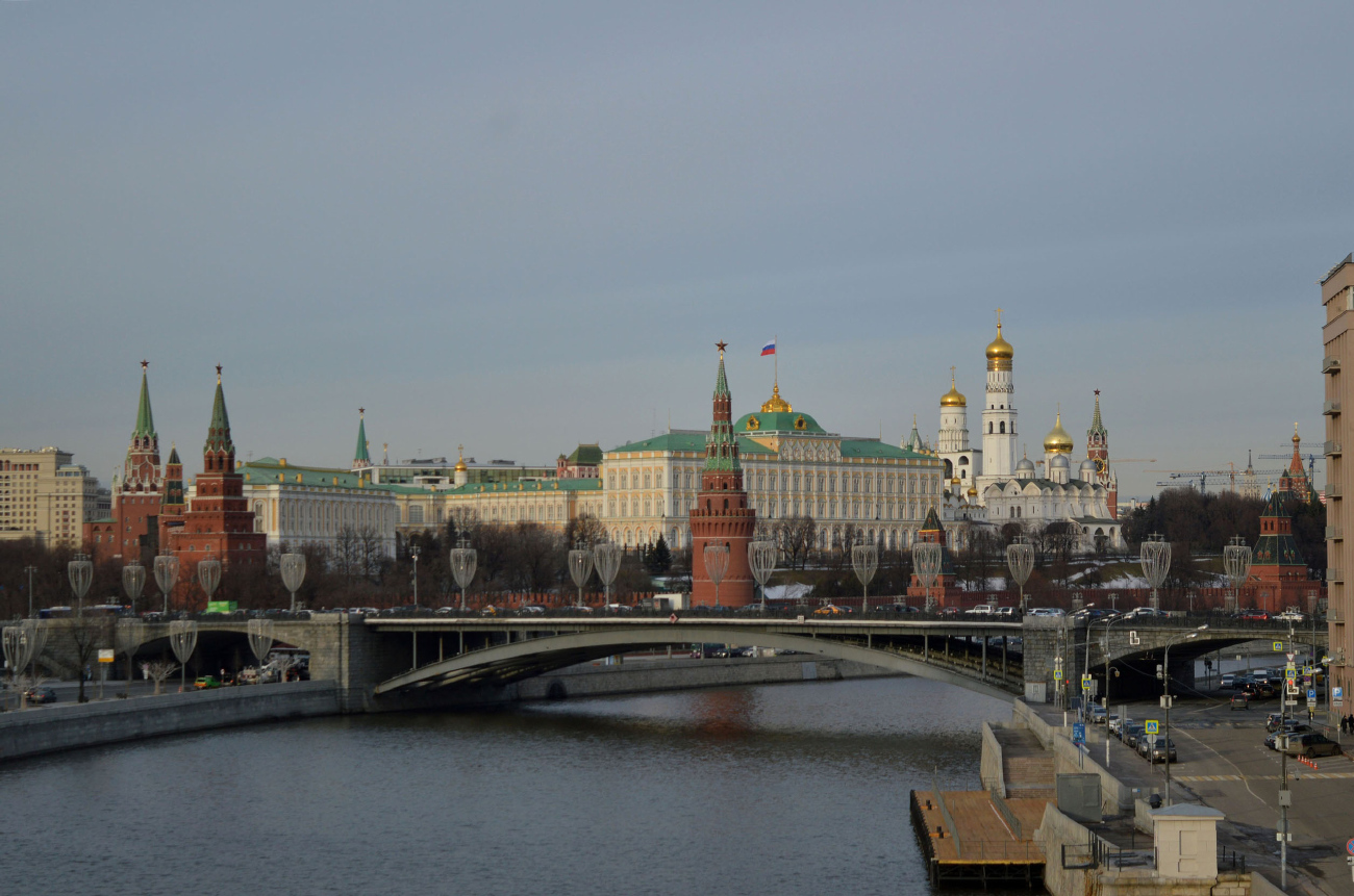 Москва, Кремль, Водовзводная башня; Кремль, 6А; Улица Серафимовича, Большой Каменный мост