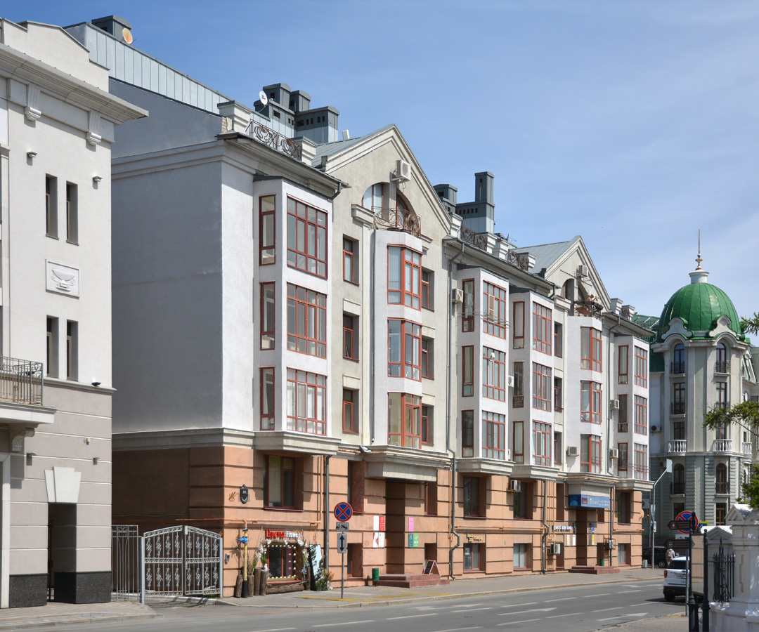 Казань, Улица Дзержинского, 9 / Улица Япеева, 1