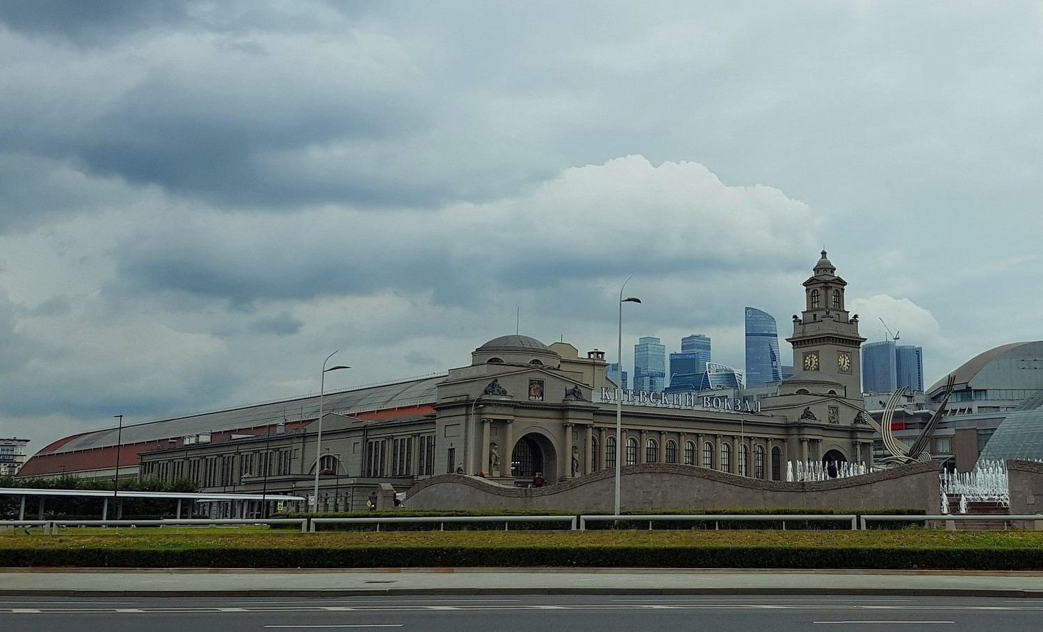 Москва, Площадь Киевского вокзала, 1
