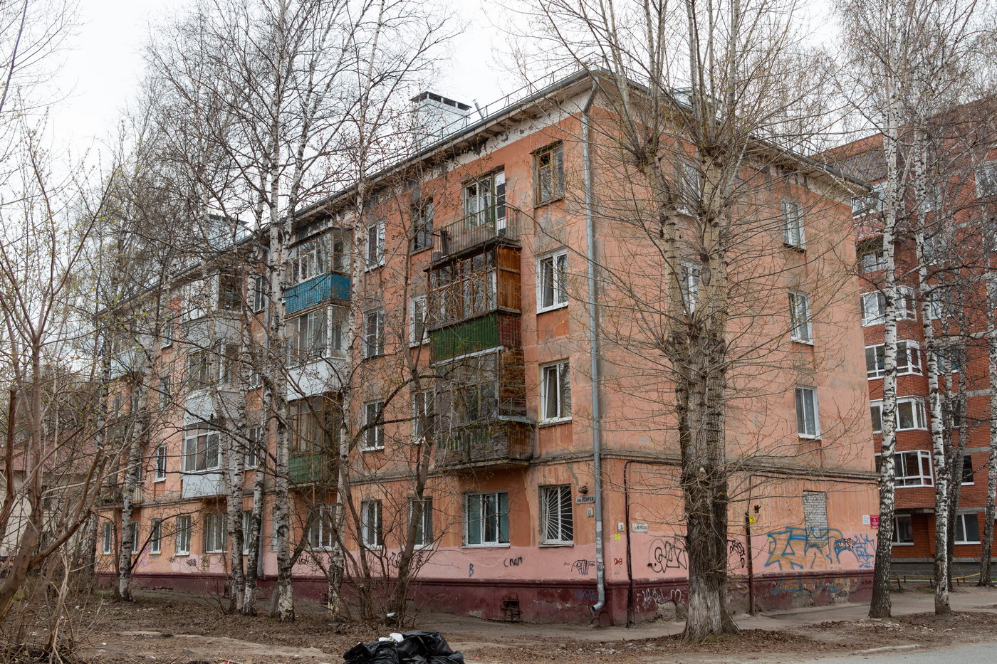 Томск, Улица Щорса, 13 / Улица Матросова, 9