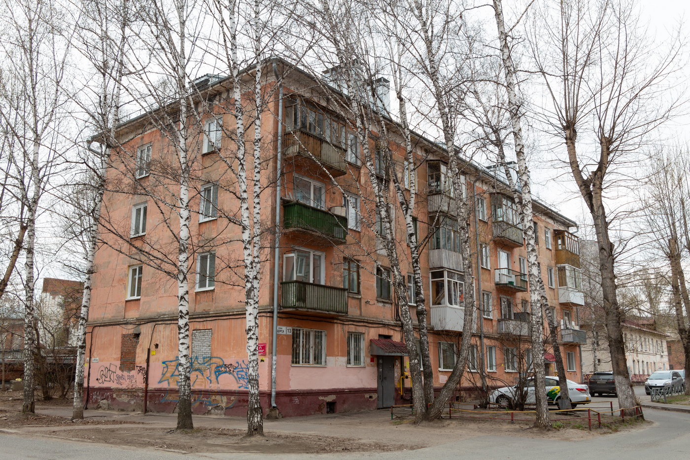 Томск, Улица Щорса, 13 / Улица Матросова, 9