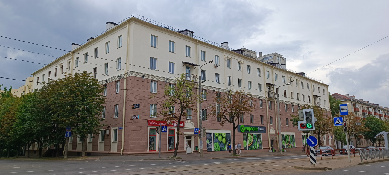 Минск, Улица Якуба Коласа, 36 / Улица Чернышевского, 15