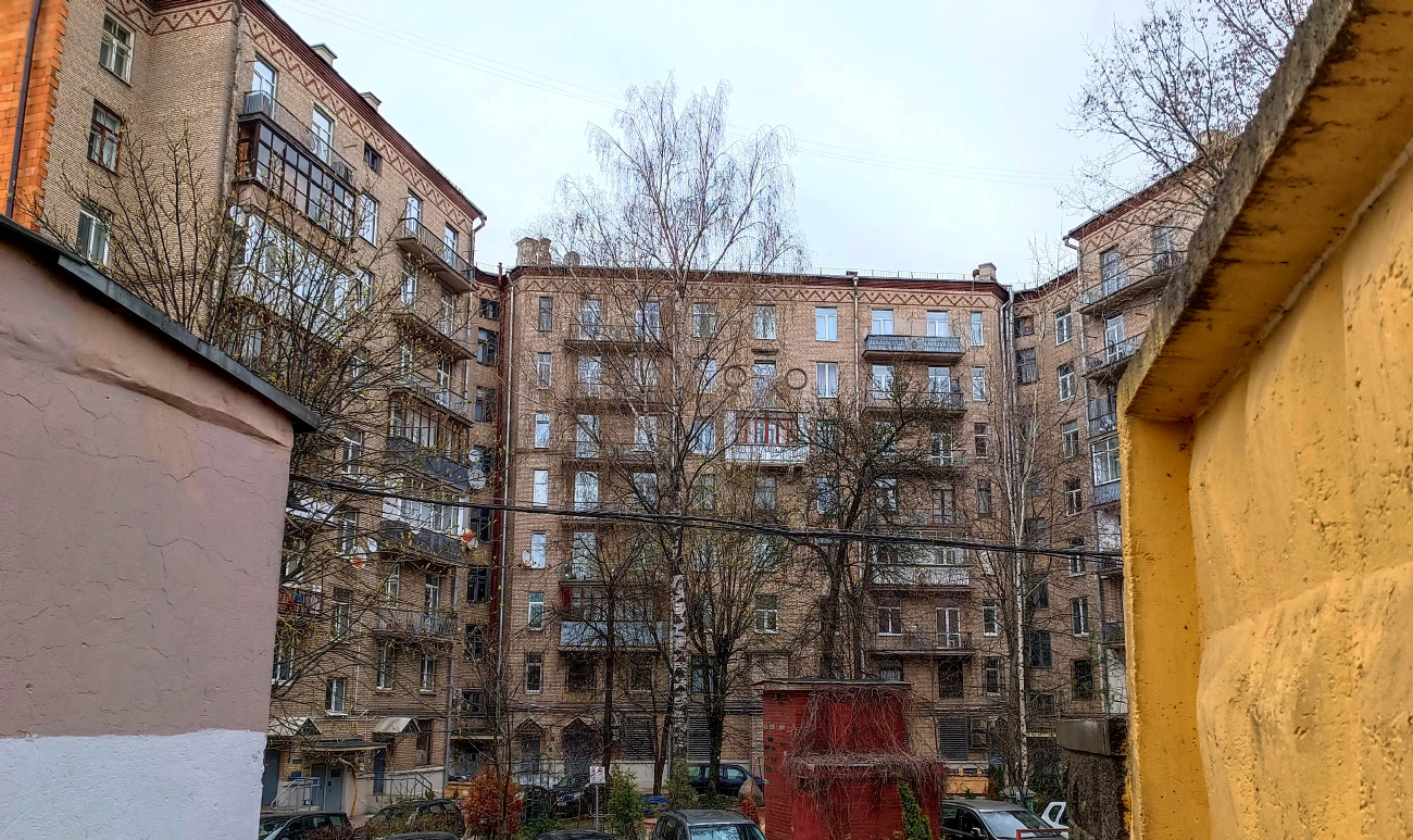 Минск, Проспект Независимости, 47 / Красная улица, 22