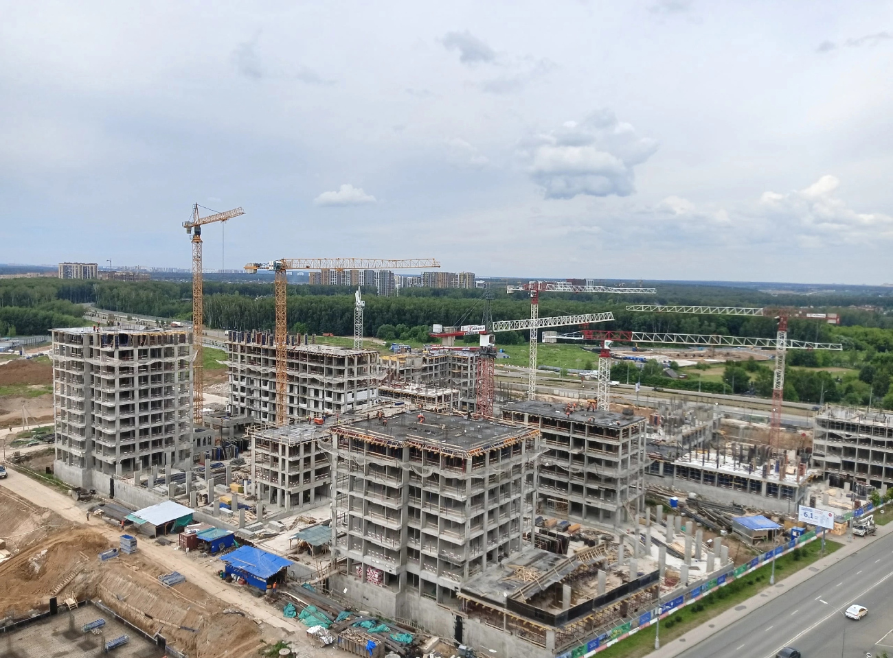 Поселение Сосенское, жилой комплекс Бунинские Кварталы, корп. 2.5; жилой комплекс Бунинские Кварталы, корп. 2.2; проспект Куприна, 7 корп. 1