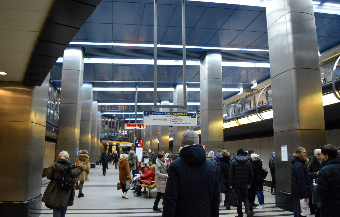 Москва, Филёвская линия Московского Метрополитена, станция метро «Выставочная»
