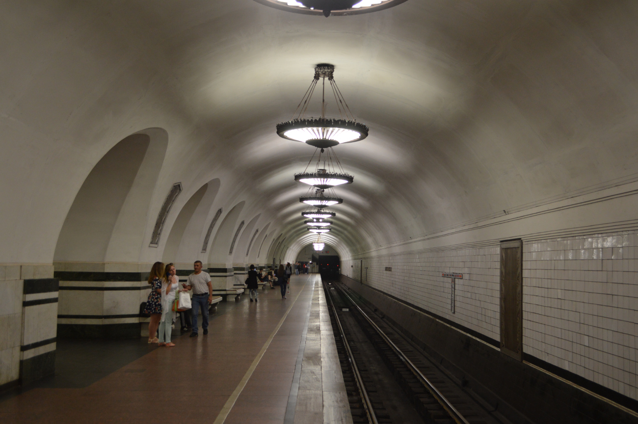 Масква, Калужско-Рижская линия Московского метрополитена, станция метро «Алексеевская»