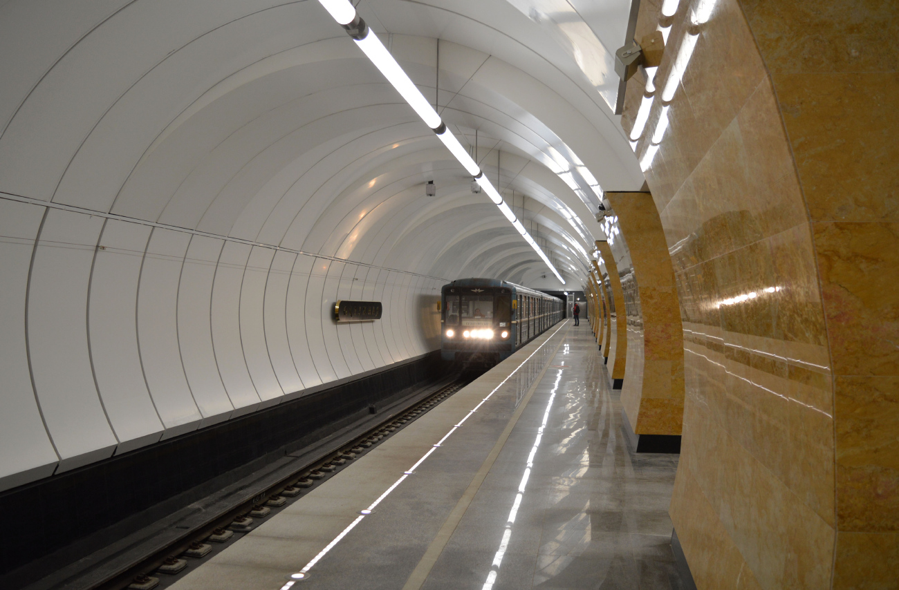 Москва, Люблинско-Дмитровская линия Московского Метрополитена, станция метро «Окружная»