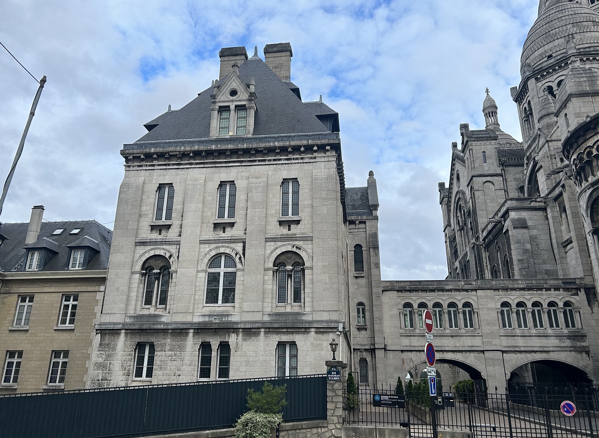 Париж, Rue du Chevalier-de-La-Barre, 35
