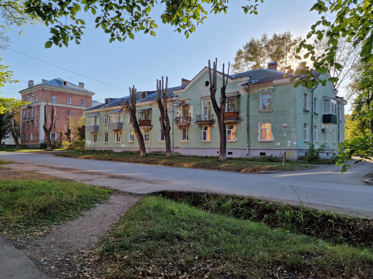 Глазов, Улица Дзержинского, 21; Комсомольская улица, 8