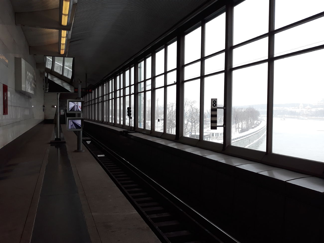 Moscow, Сокольническая линия Московского метрополитена, станция метро «Воробьёвы горы»