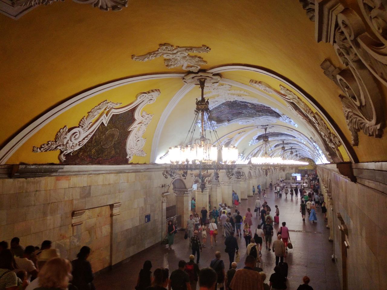 Moscow, Кольцевая линия Московского метрополитена, станция метро «Комсомольская»