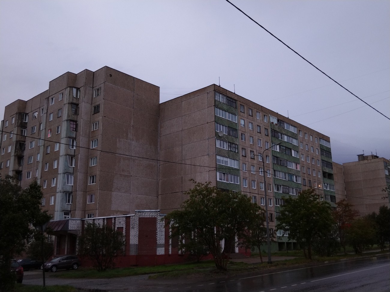 Никель, Гвардейский проспект, 26А (3 подъезд); Гвардейский проспект, 26А (1 и 2 подъезды)
