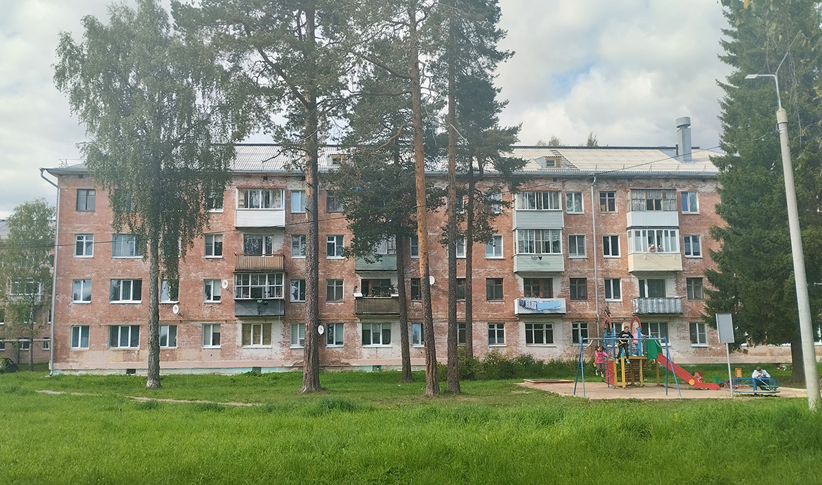 Мирный, Улица Гагарина, 14