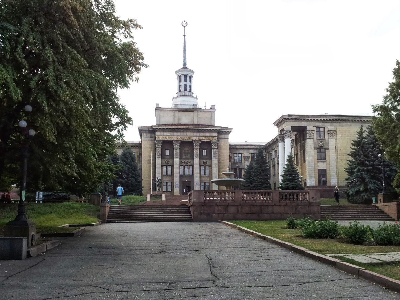 Луганск, Красная площадь, 7