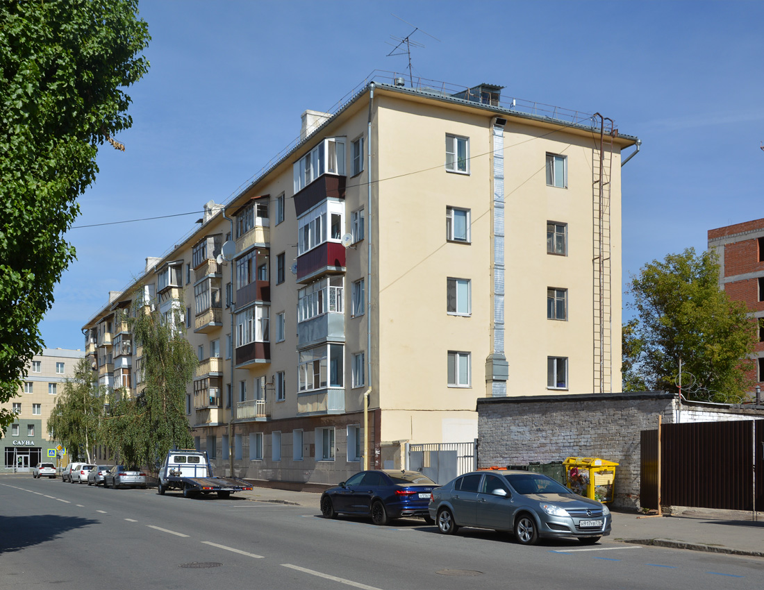 Казань, Улица Гаяза Исхаки, 1
