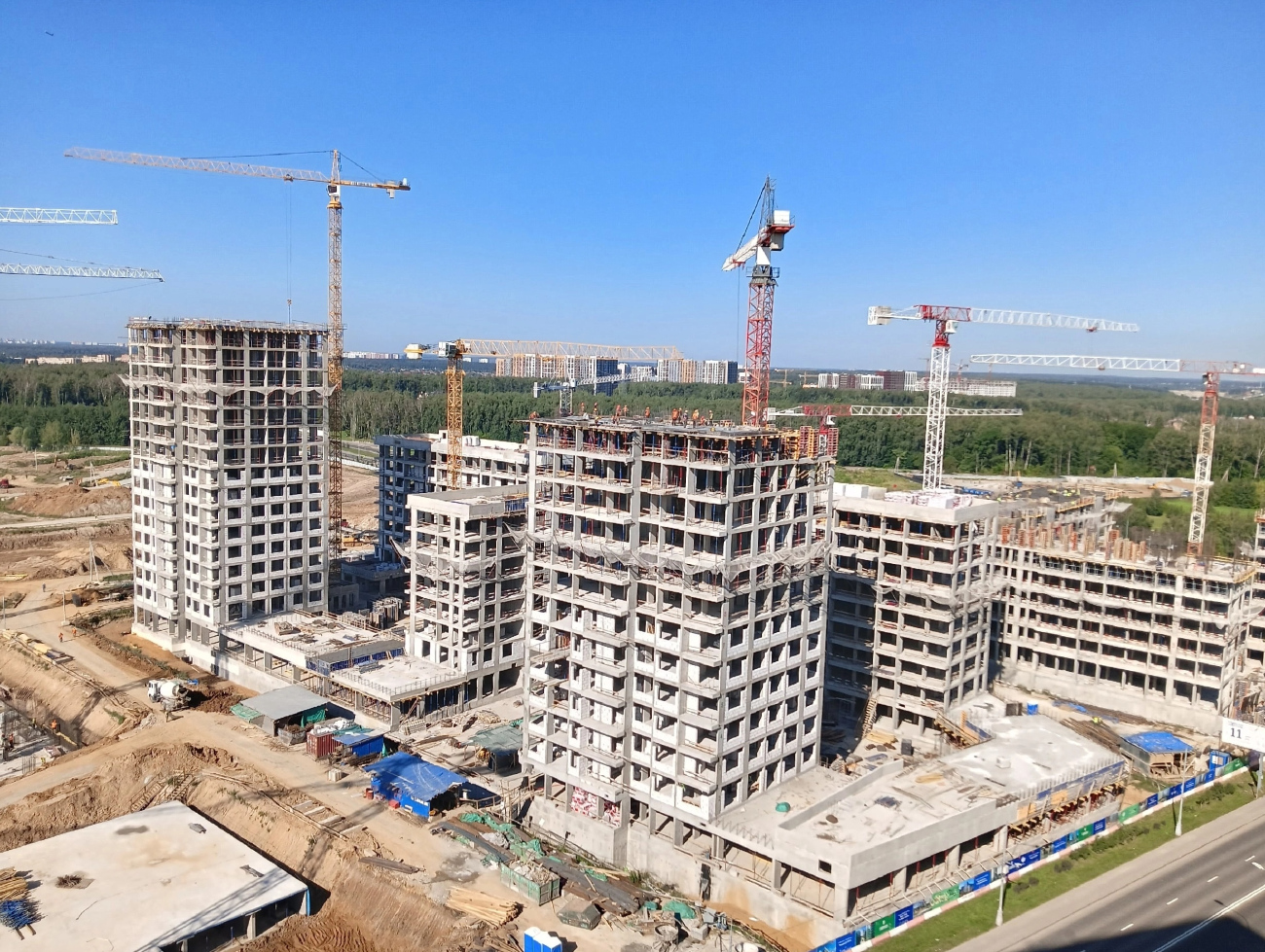 Поселение Сосенское, жилой комплекс Бунинские Кварталы, корп. 2.5; жилой комплекс Бунинские Кварталы, корп. 2.4; жилой комплекс Бунинские Кварталы, корп. 2.2; проспект Куприна, 7 корп. 1