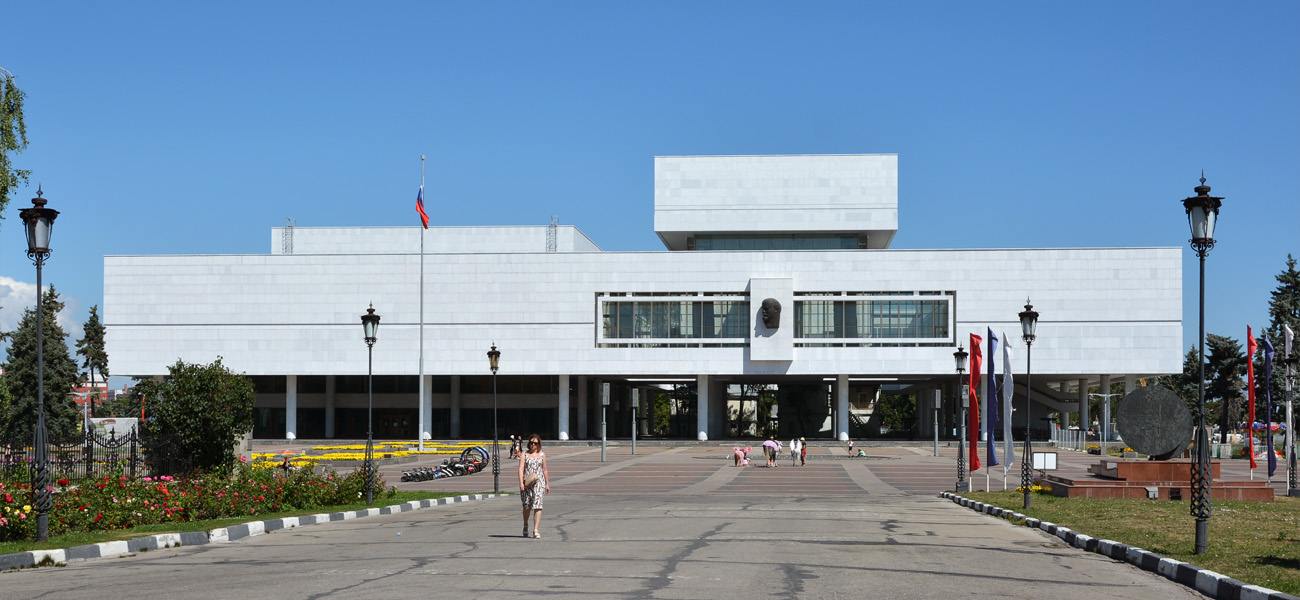 Ульяновск, Площадь 100-летия со дня рождения В. И. Ленина, 1