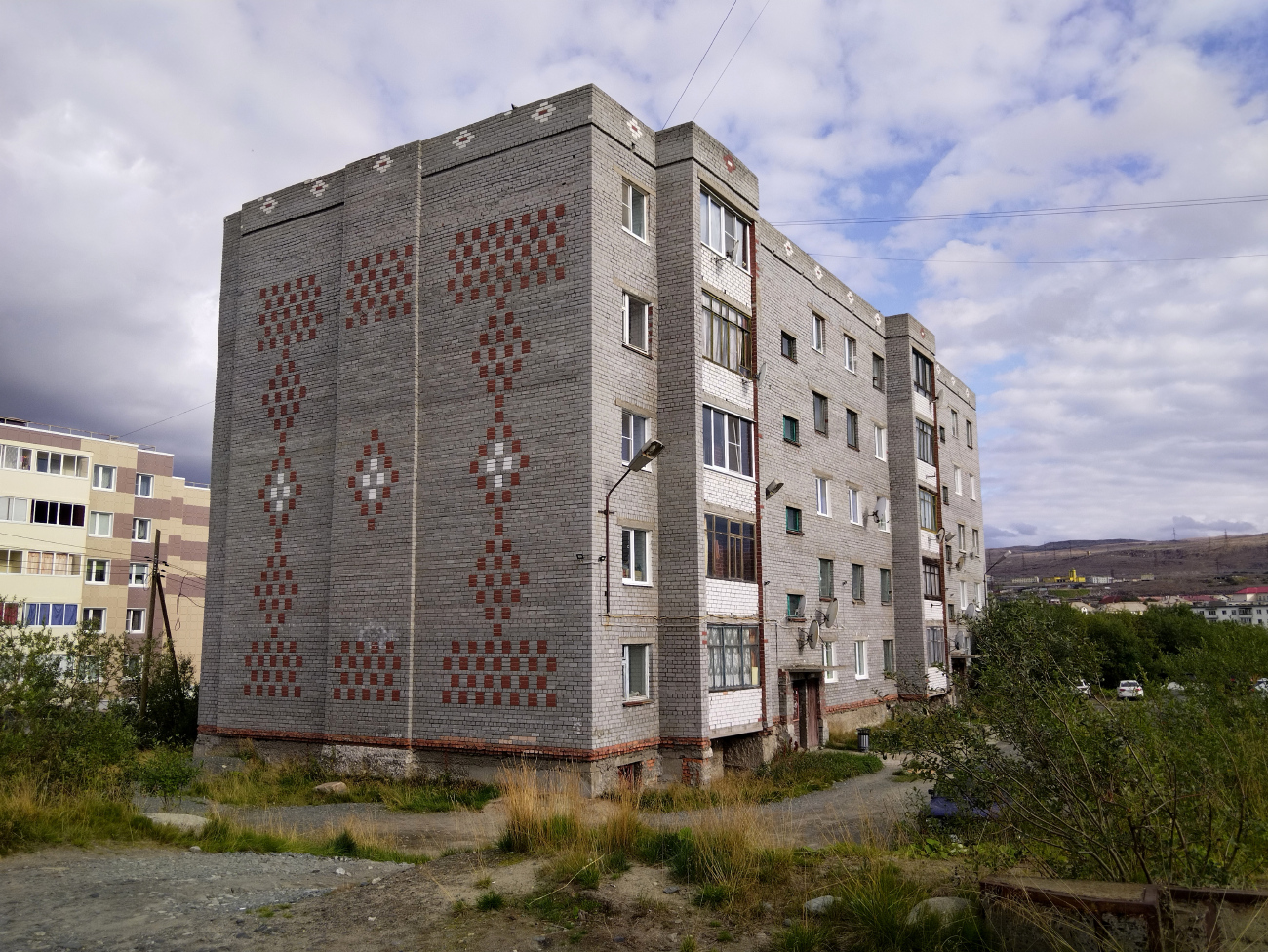 Никель, Первомайская улица, 8