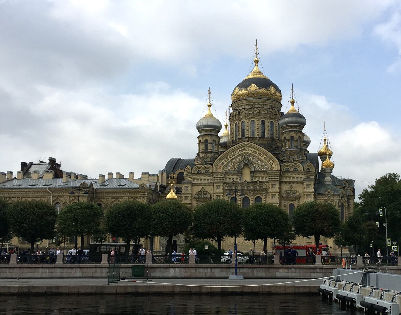 Sankt Petersburg, Набережная Лейтенанта Шмидта, 27 / 15-я линия В. О., 2