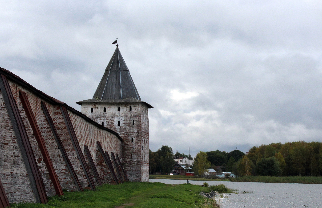 Кириллов, Соборная площадь, 1
