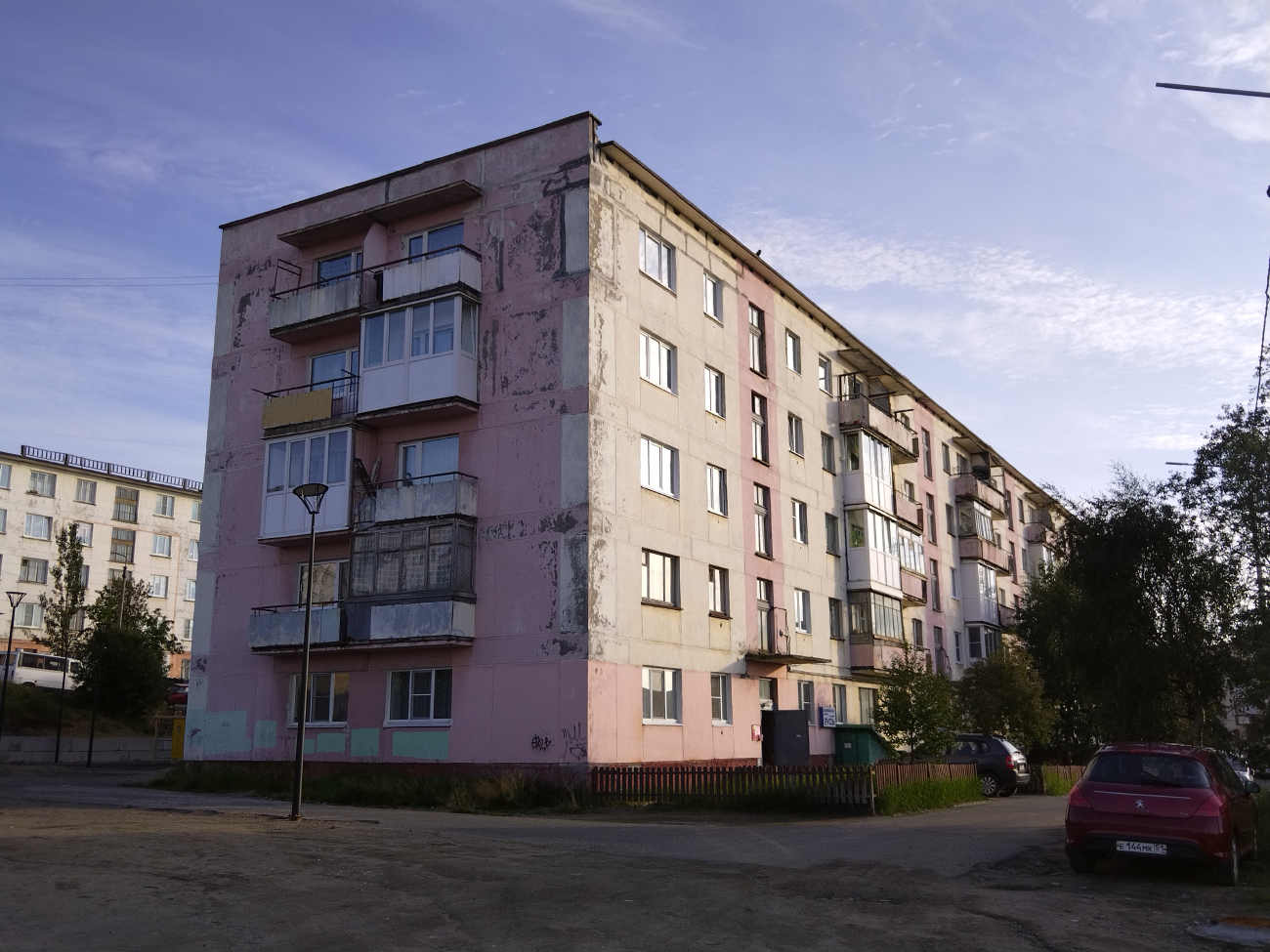 Никель, Печенгская улица, 2 (1-4 подъезды)