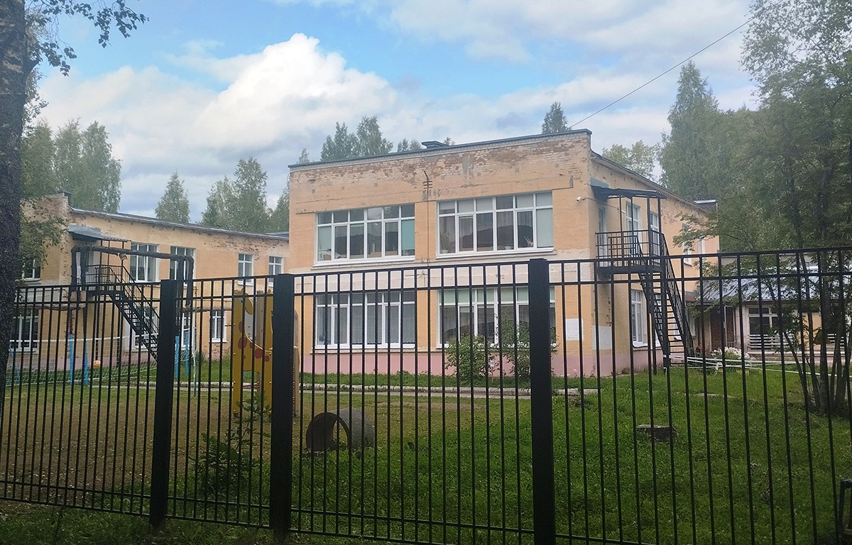 Мирный, Улица Гагарина, 10