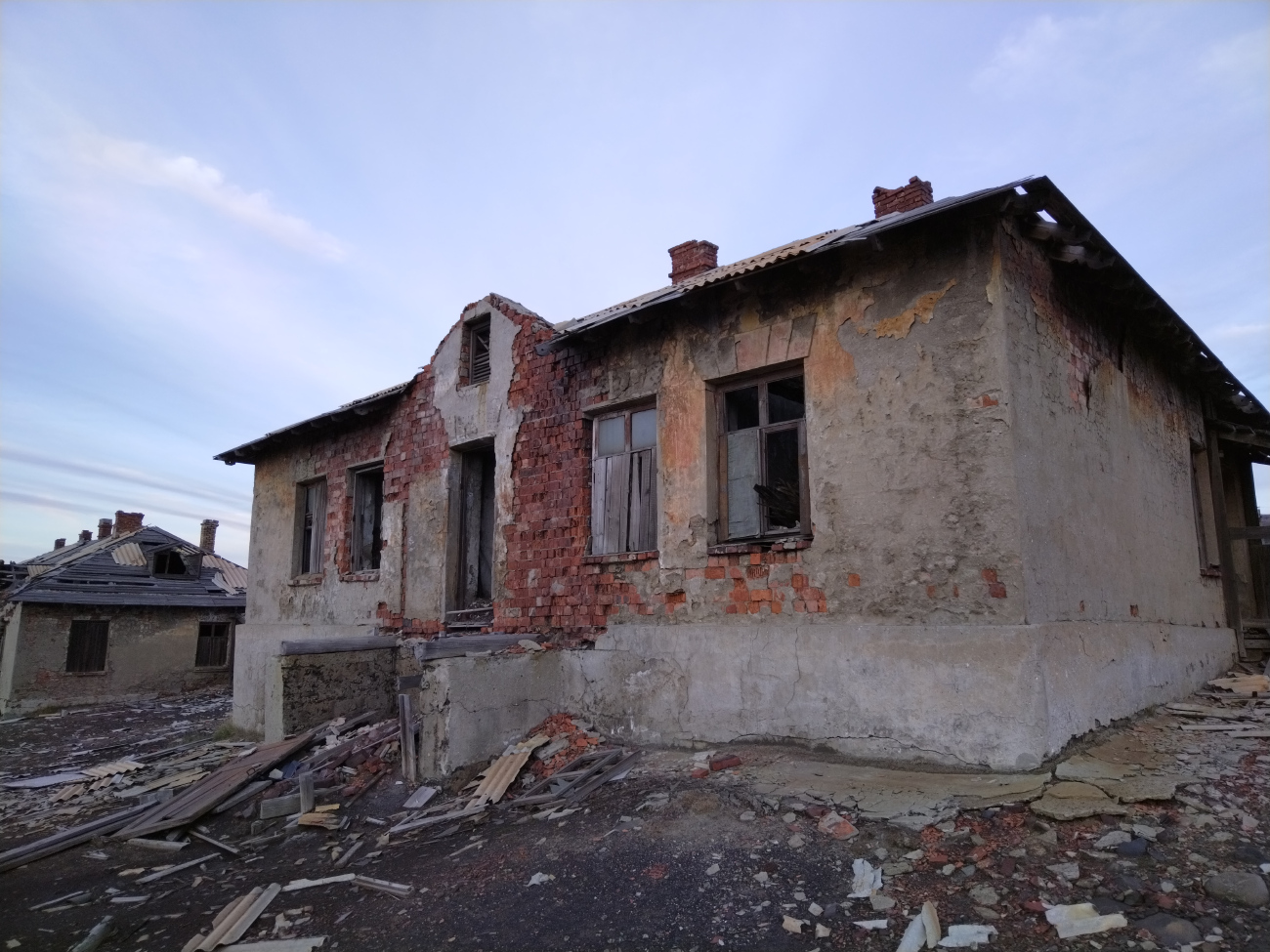 Никель, Вокзальная улица, 1