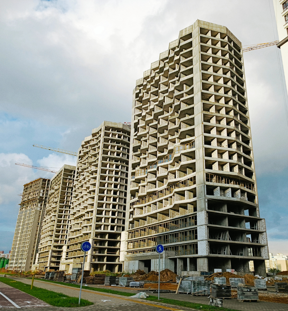 Минск, Улица Жореса Алфёрова, 5; Улица Жореса Алфёрова, 3; Улица Жореса Алфёрова, 1; Улица Николы Теслы, 28 Минск, Улица Жореса Алфёрова, 5; Улица Жореса Алфёрова, 3; Улица Жореса Алфёрова, 1; Улица Николы Теслы, 28